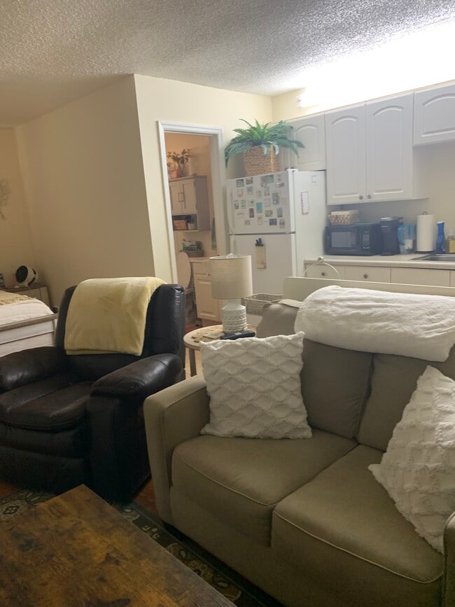 1061 SE Monterey Rd unit D, Stuart, FL 34994 - photo 5