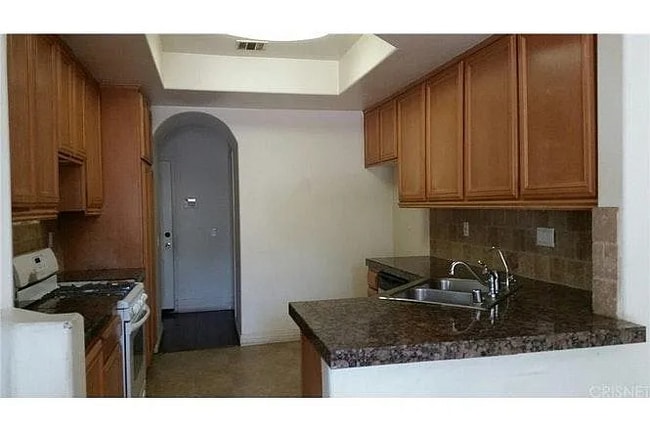 16716 Tim Ln, Van Nuys, CA 91406 - photo 3