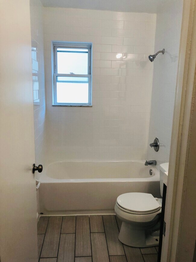 2116 Kemper Ln unit 6, Cincinnati, OH 45206 - photo 5