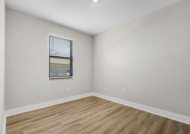 1237 E Price Blvd unit 37991452, North Port, FL 34288 - photo 5