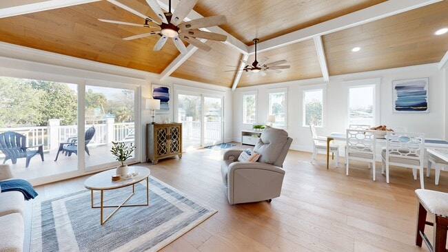 202 NE 2nd Ave, Crystal River, FL 34429 - photo 2