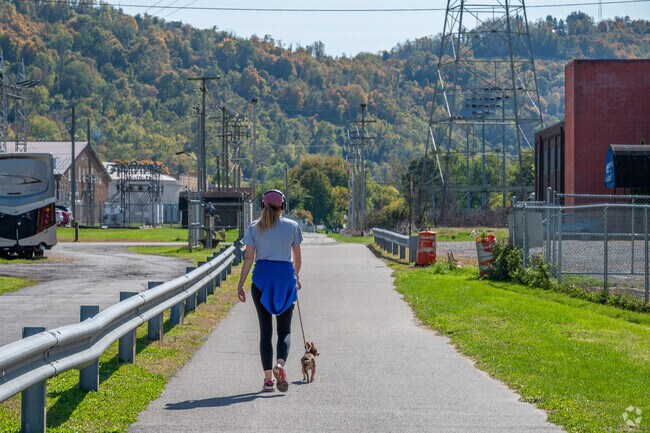 Residents of Warwood have access to the Wheeling Heritage Trail which runs for 16.5 miles.
