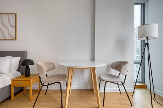 535 W 23 St unit FL5-ID2193, New York, NY 10011 - photo 5