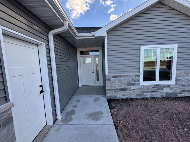 403 Founders Way, Little Chute, WI 54140 - photo 3