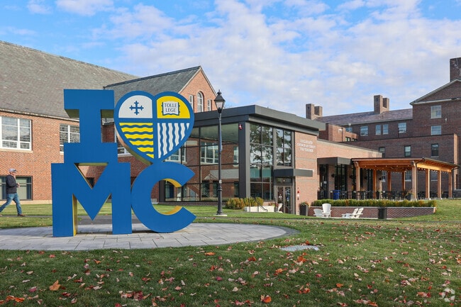 he Merrimack College neighborhood is situated in the historic town of Andover.