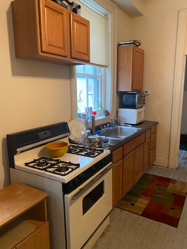 2235 Victor St unit Both units, Cincinnati, OH 45219 - photo 6