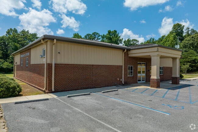 Martin Luther King Jr. Park in Hueytown features a large community center.