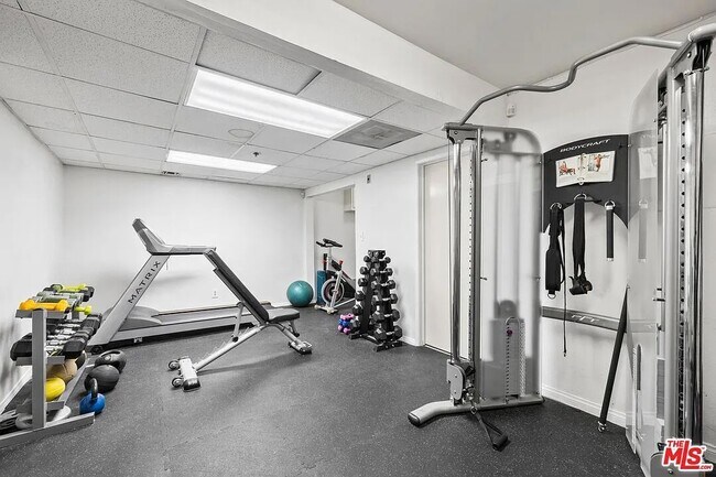 Bakman Towers unit 201, North Hollywood, CA 91601 - photo 4