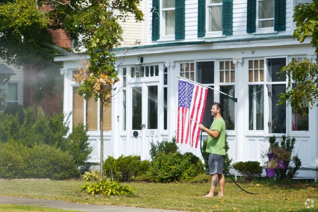 Altamont’s average home value is $382,774, reflecting its desirable real estate market.