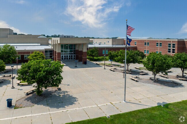 North Star High School offers sport programs that all Oak Hills student athletes can enjoy.