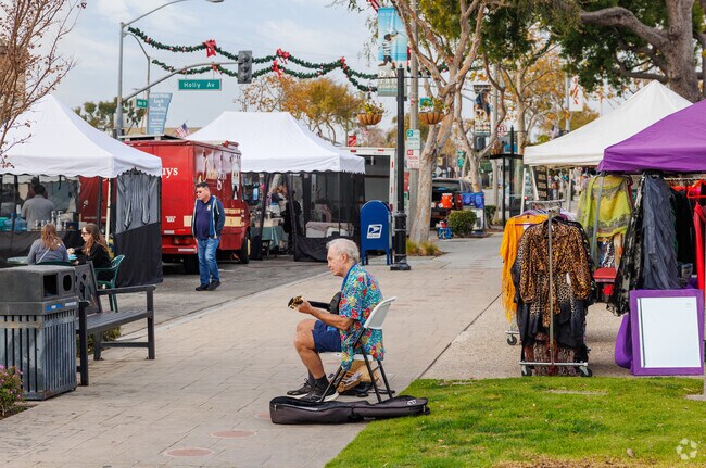 Listen to live music at the Farmer's Market every Thursday in El Segundo, CA.