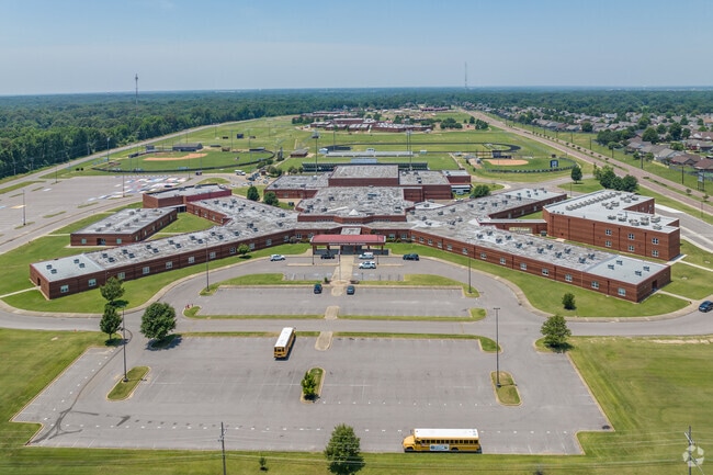 Desoto Central High School is located at 2911 Central Pkwy, Southaven, MS 38672.