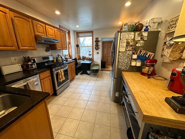 25 Gibbs St unit 1, Brookline, MA 02446 - photo 5