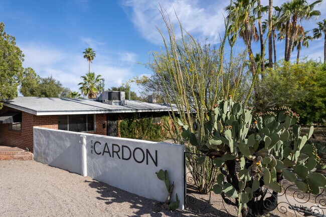 Apartments and condos line the boundaries of Country Glenn.