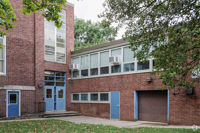 Radburn Elementary School teaches students in grades K-4.