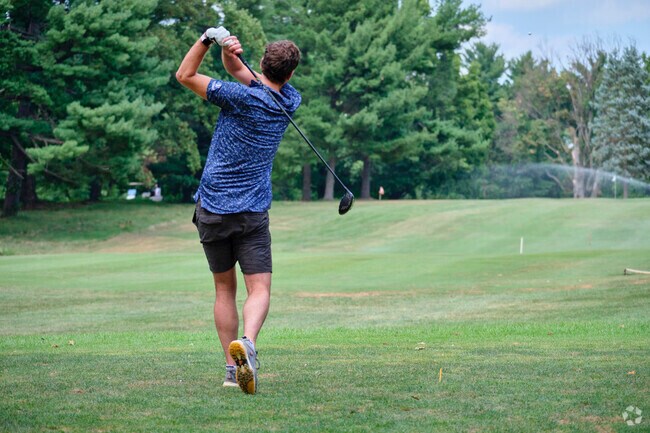 Forest Glen residents can get out and hit the links at Sligo Golf Course.