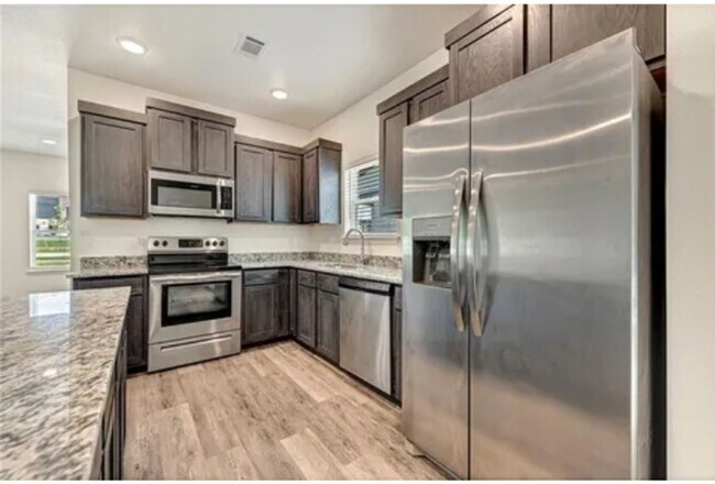 820 S Benchmark Ln, Fayetteville, AR 72704 - photo 4