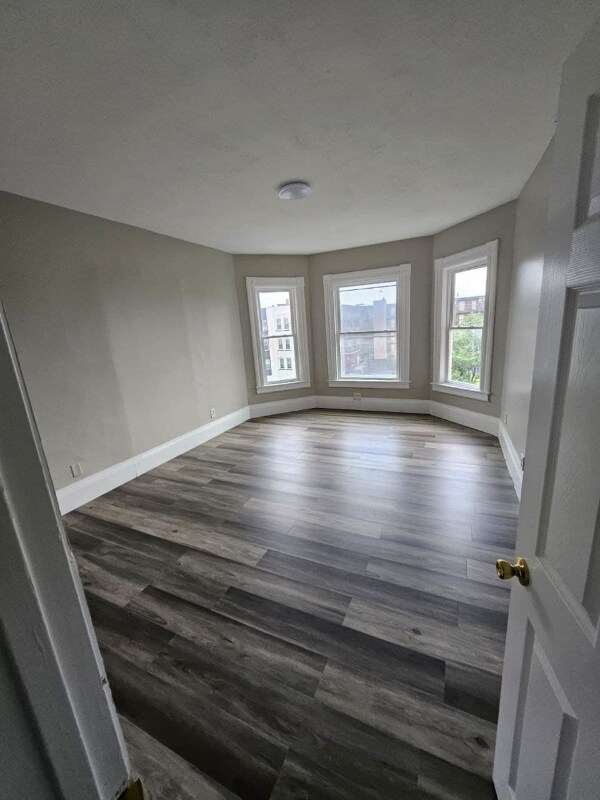 123 Walnut St Unit 4L, Holyoke, MA 01040
