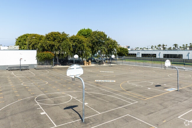 Students can practice basketball at Hawthorne Middle School in Hawthorne, CA.