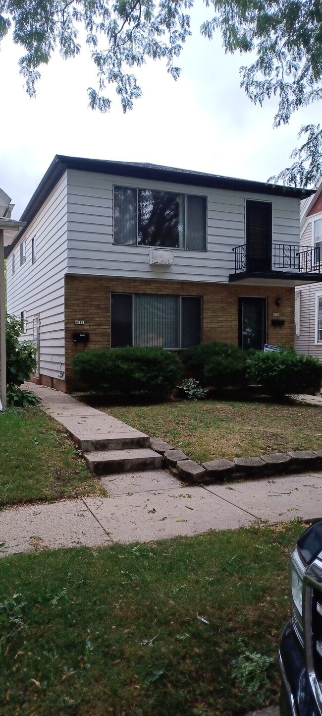 6011 W Lapham St Unit upper, West Allis, WI 53214