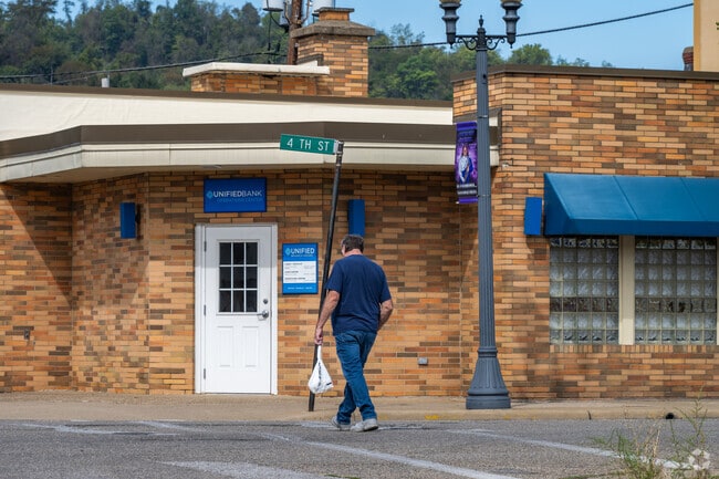 Downtown Martins Ferry is a very walkable shopping district.
