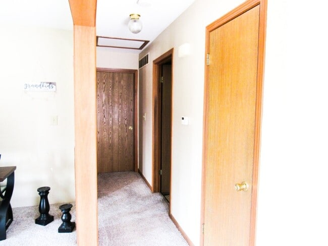 607 Marvin Ave, Grinnell, IA 50112 - photo 3