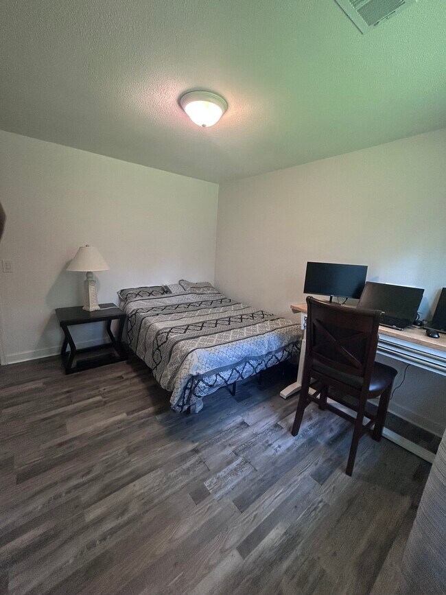 1223 Poplar Ave unit A, Nashville, GA 31639 - photo 4