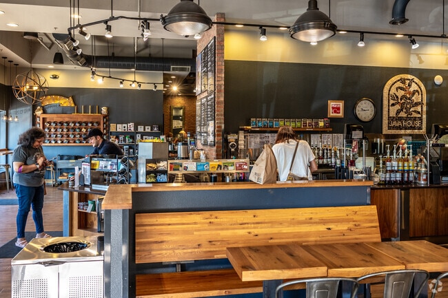 Java House and Heirloom Salad Company are nearby restaurants along Mormon Trek.