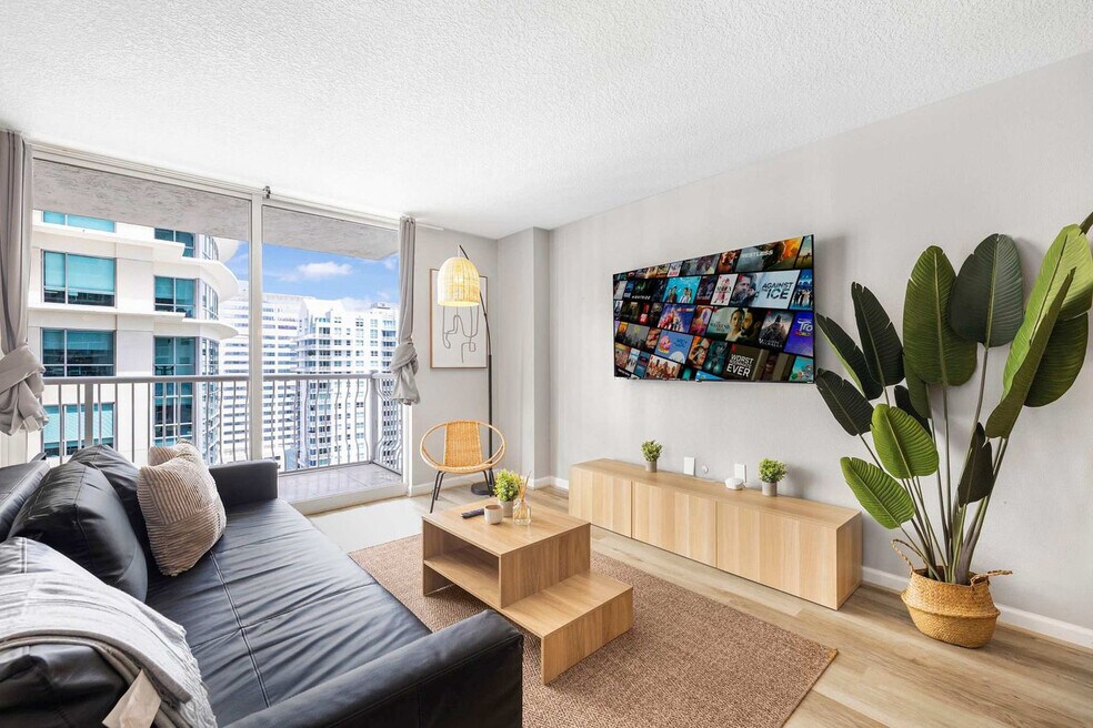 1 SE 12th St unit FL30-ID1022225P, Miami, FL 33131 - photo 1