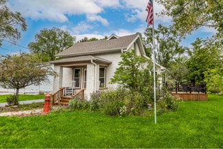 121 Williams St, Williams Bay, WI 53191