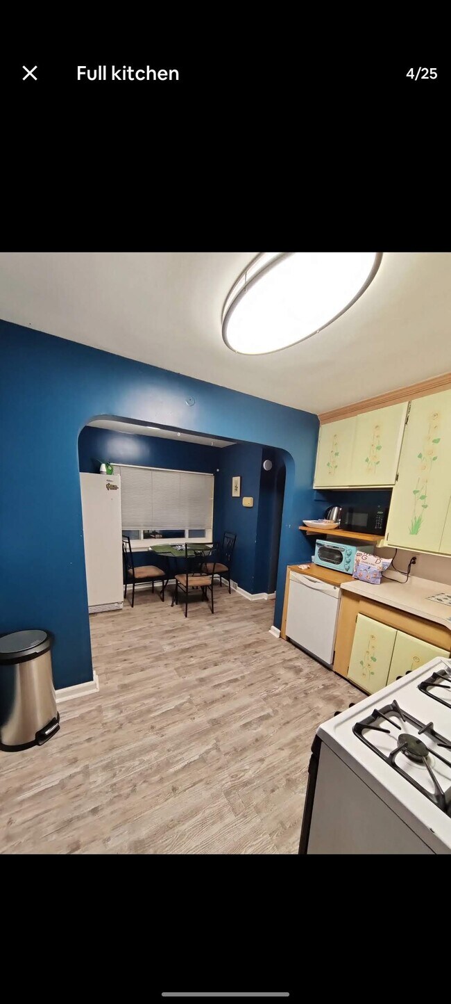 160 Azalea Rd, Rochester, NY 14620 - photo 5