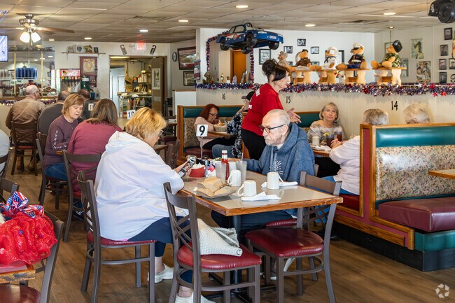 Mayberry Junction is the favorite breakfast spot on Locust St amongst Manteno residents.