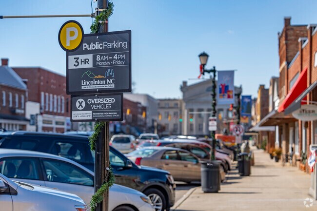 Lincolnton offers ample parking along Main Street and in small parking lots throughout the downtown area.