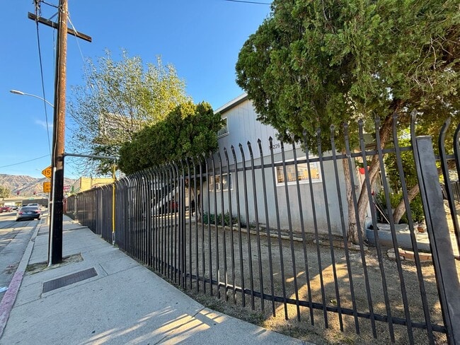 13222-13226 MacLay St unit 13226 Maclay St 6, San Fernando, CA 91340 - photo 7