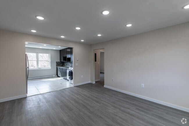 Sutton Place, Groton, CT 06340 - photo 2