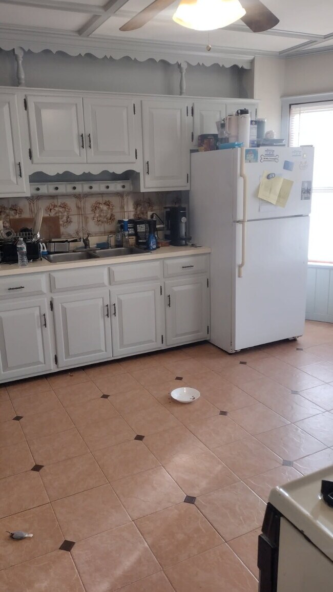 125 Maplewood Ave unit 2, Gloucester, MA 01930 - photo 2