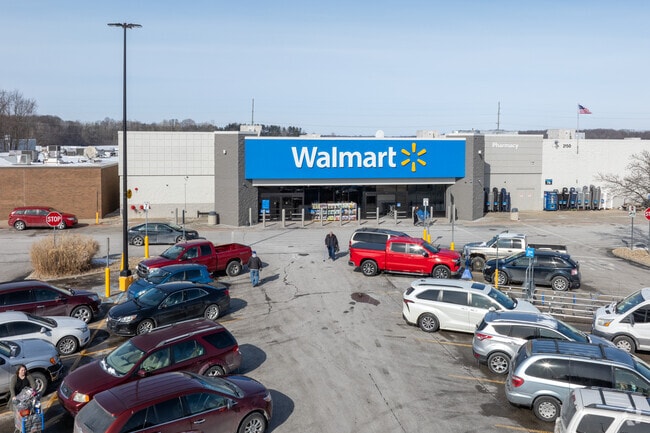 Residents of Brazil can get everything they need from Walmart along National Avenue.