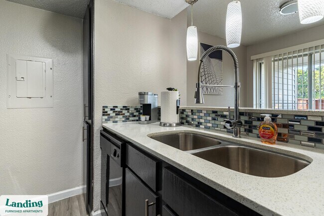 711 Brentford Place unit 120, Arlington, TX 76006 - photo 4
