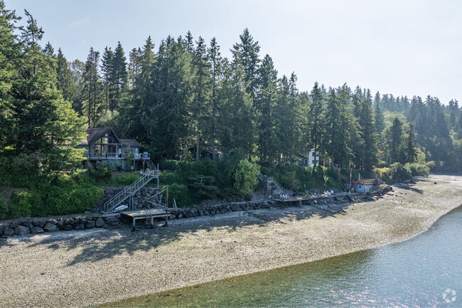 Agate Point's shoreline is lined with large homes on hilly properties.