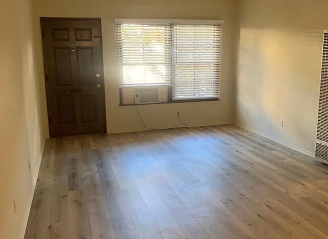 4652 Colfax Ave, North Hollywood, CA 91602 - photo 4