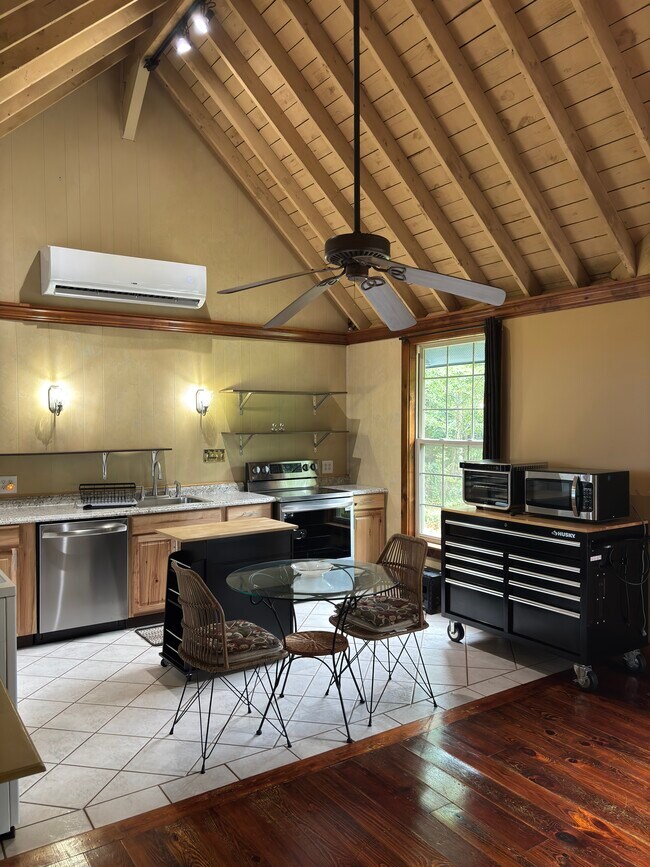 826 Jones Mill Rd unit Blue Cottage studio, Central, SC 29630 - photo 7