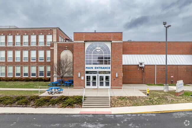 The student-teacher ratio at Mountaineer Middle School is 14 to 1.