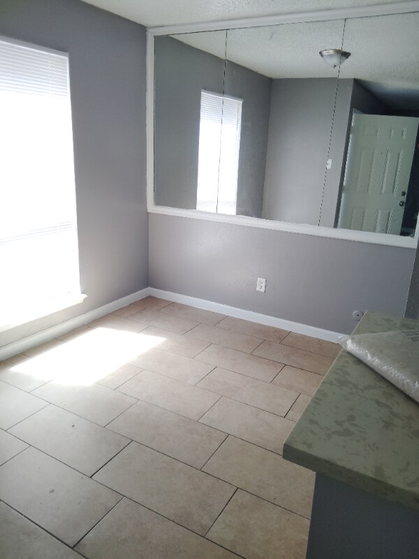 10110 Forum Park Dr unit 112, Houston, TX 77036 - photo 2