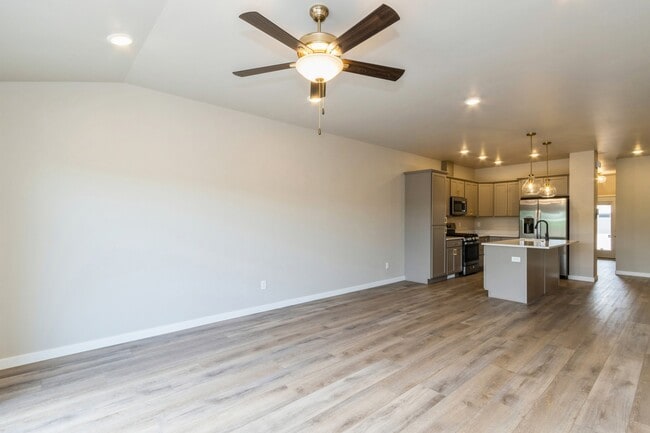 1025 Switchgrass Ln, Ely, IA 52227 - photo 5