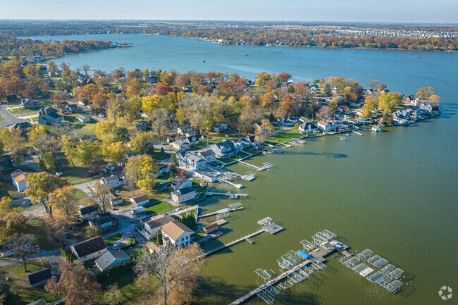Homes on Cedar Lake provide easy access to the water.