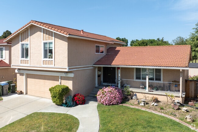 This Vinci South split-level blends classic suburban charm with clean lines and fresh landscaping.