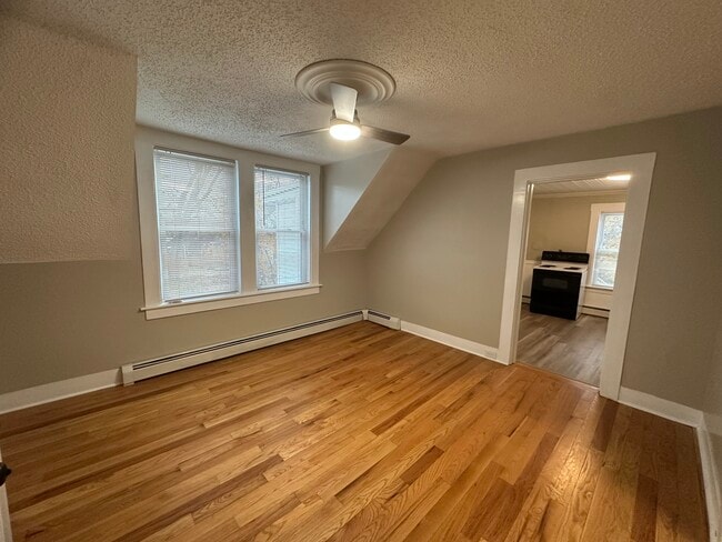 17 Central St unit . 4, Derry, NH 03038 - photo 6