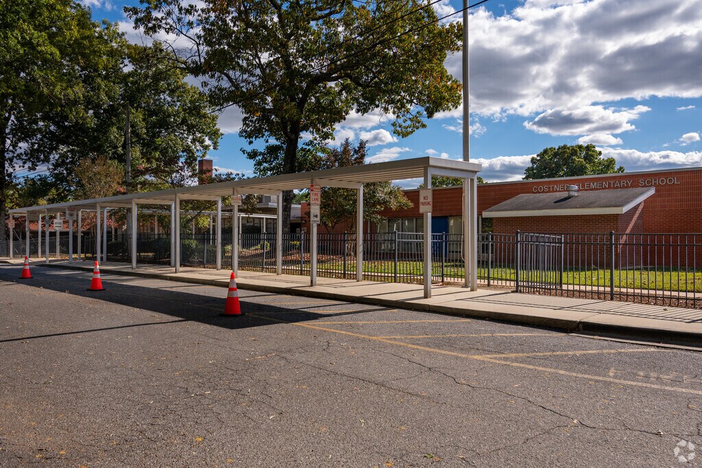 Costner Elementary School provides education in the neighborhood of 
Gastonia.