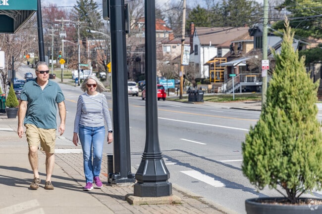 Take a walk along Montgomery Road and explore the vast retail and restaurants in Amberley.