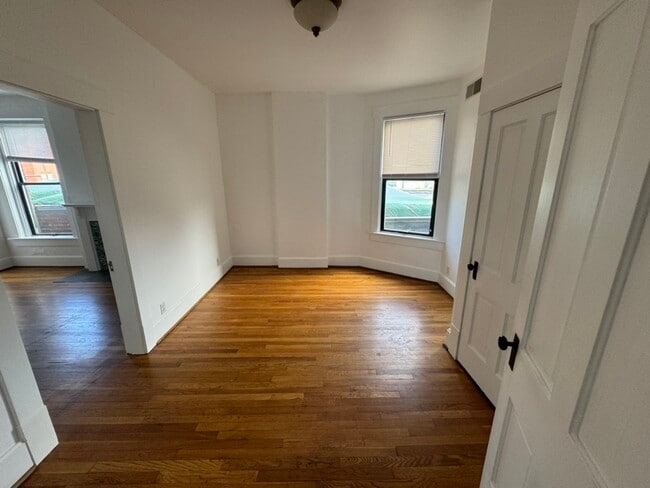 1104 1/2 N High St unit D, Columbus, OH 43201 - photo 3